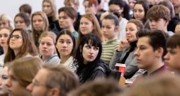 Aicina vidusskolēnus pieteikties Rīgas Juridiskās augstskolas Izcilības skolai