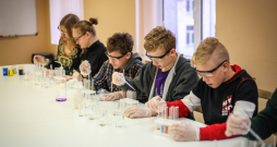 “Laboratorium Zinātnes skola” piedāvā budžeta vietas skolēniem jau 6. gadu pēc kārtas