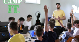 Aicinām uz “Radošo tehnoloģiju nometni  CampIT 2025” gleznainā meža ielokā
