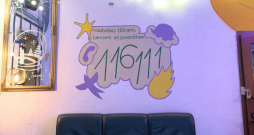 Uzticības tālruņa bērniem un pusaudžiem numurs 116111 pārvērsts par sienas gleznojumu