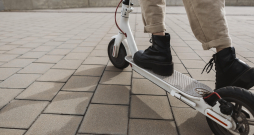Elektriskie skrejriteņi un drošība: e-skrejriteņu noteikumi 2026. gadā