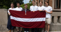 Latvijas skolēni Eiropas fizikas olimpiādē izcīna divas bronzas medaļas un divus atzinības rakstus