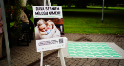 Atklāta kampaņa “Dāvā bērniem mīlošu ģimeni!”: palīdzība bērnam var sākties ar sarunu un pirmo soli