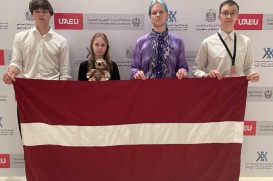 Latvijas skolēni izcīna divas bronzas medaļas Starptautiskajā ķīmijas olimpiādē Dubaijā