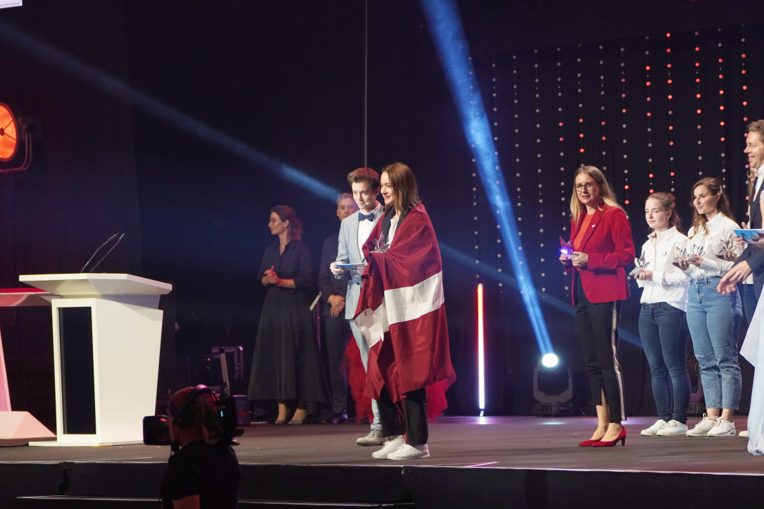 Latvijas komandai EuroSkills 2021 konkursā 2 medaļas par izcilību
