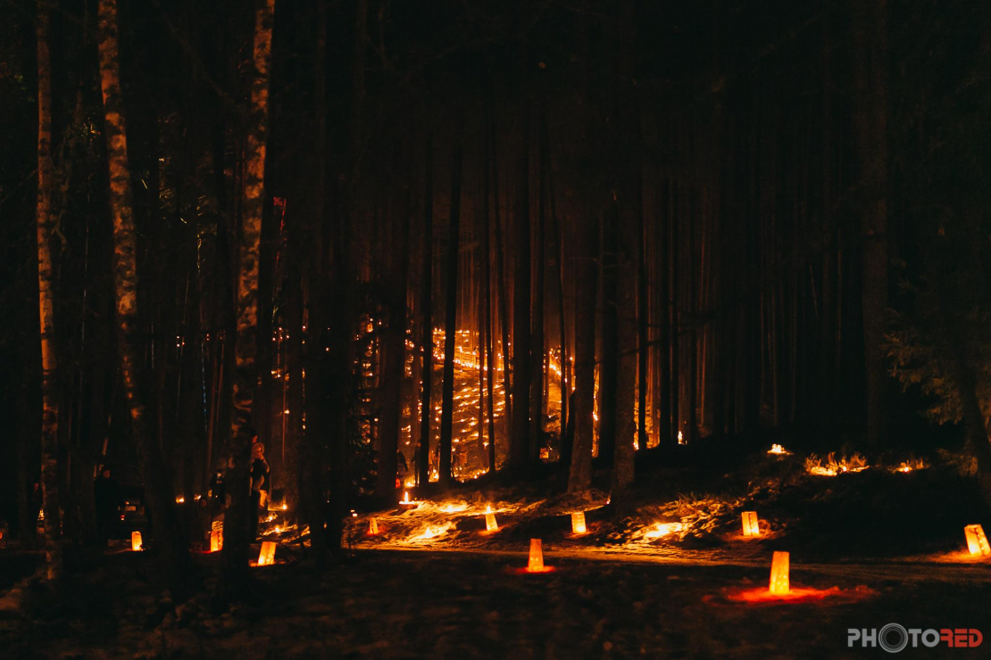 Noskaņu pasākums „Sveču mežs" aicina uz maģisku kopābūšanu sveču gaismā