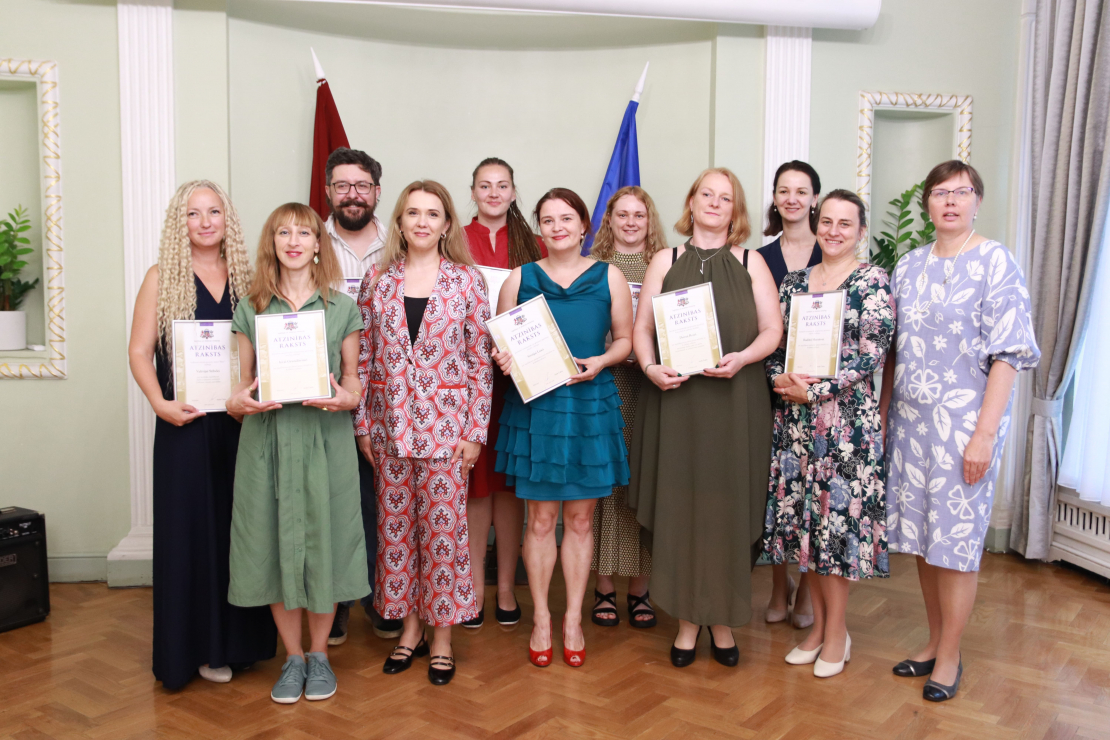 Jaunatnes jomas eksperti saņem Izglītības un zinātnes ministrijas Atzinības un Pateicības rakstus