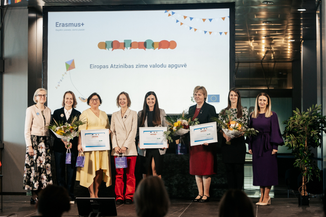 Pasniegta Eiropas Atzinības zīme valodu apguvē