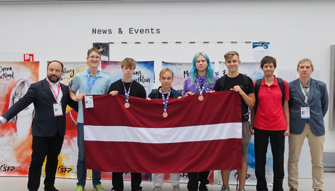 Latvijas skolēniem trīs bronzas medaļas Starptautiskajā fizikas olimpiādē Francijā