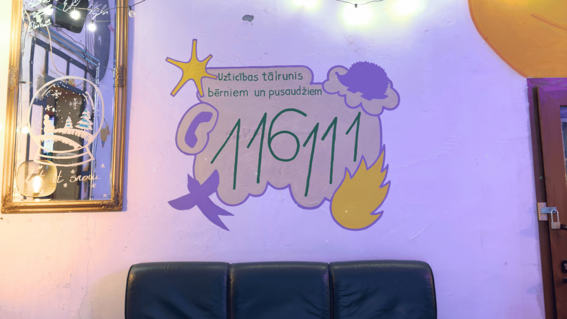 Uzticības tālruņa bērniem un pusaudžiem numurs 116111 pārvērsts par sienas gleznojumu