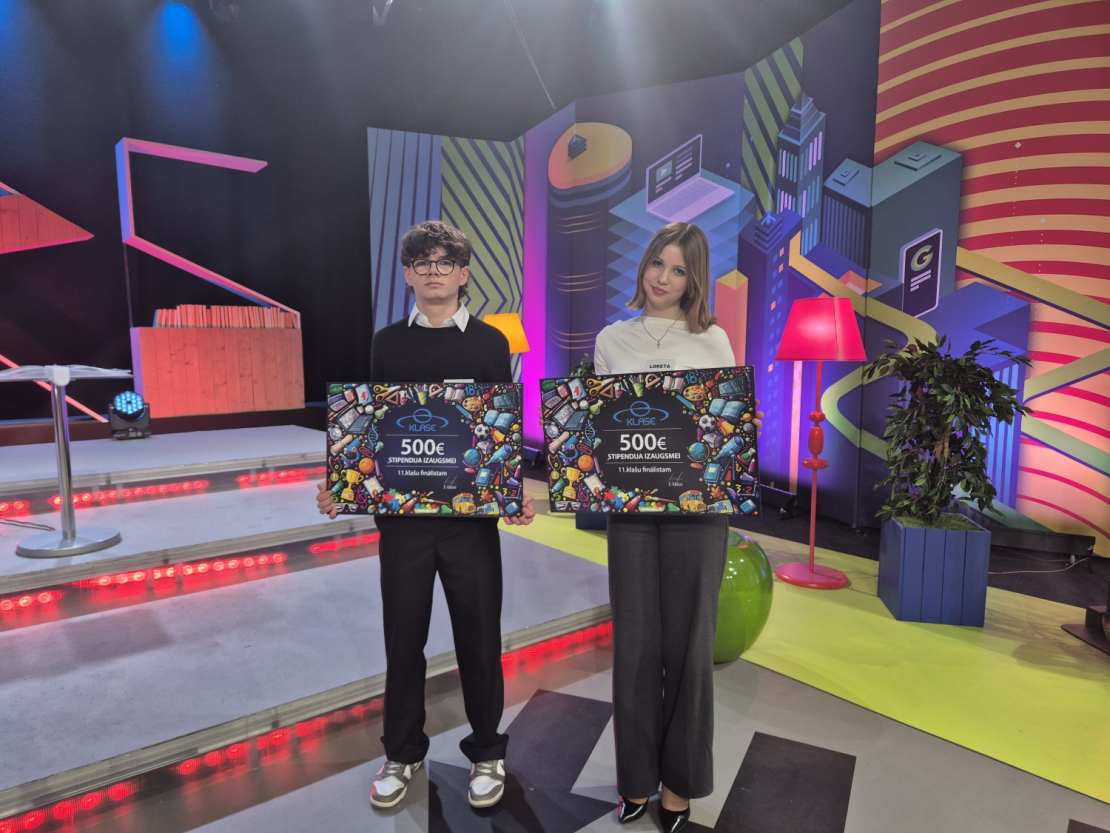 E-klases stipendiju izaugsmei saņem erudīcijas spēles “Gudrs, vēl gudrāks” 11.klašu finālisti