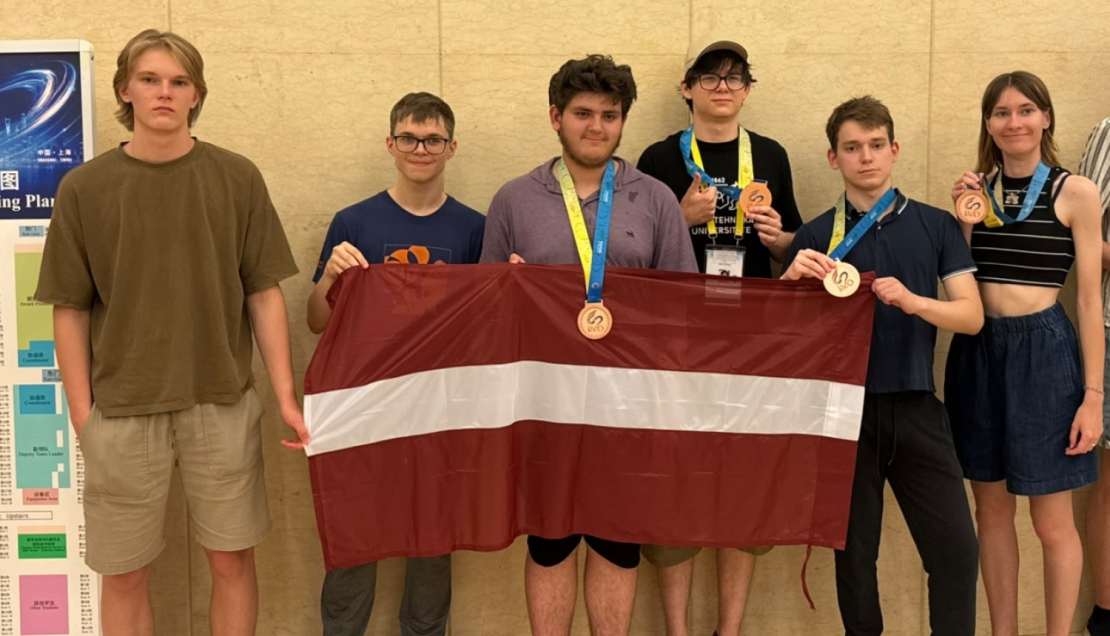 Latvijai vēsturisks panākums Starptautiskajā matemātikas olimpiādē: četras bronzas medaļas un Latvijas autora uzdevums olimpiādē