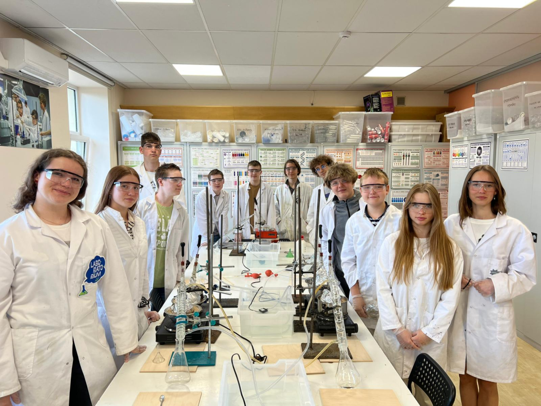 “Laboratorium Zinātnes skola” sadarbībā ar “Schwenk Latvija”, “Elme Messer” un “Erica Synths” piedāvā budžeta vietas skolēniem 