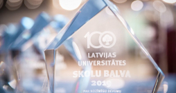 Latvijas Universitāte pasniegusi Skolu balvu